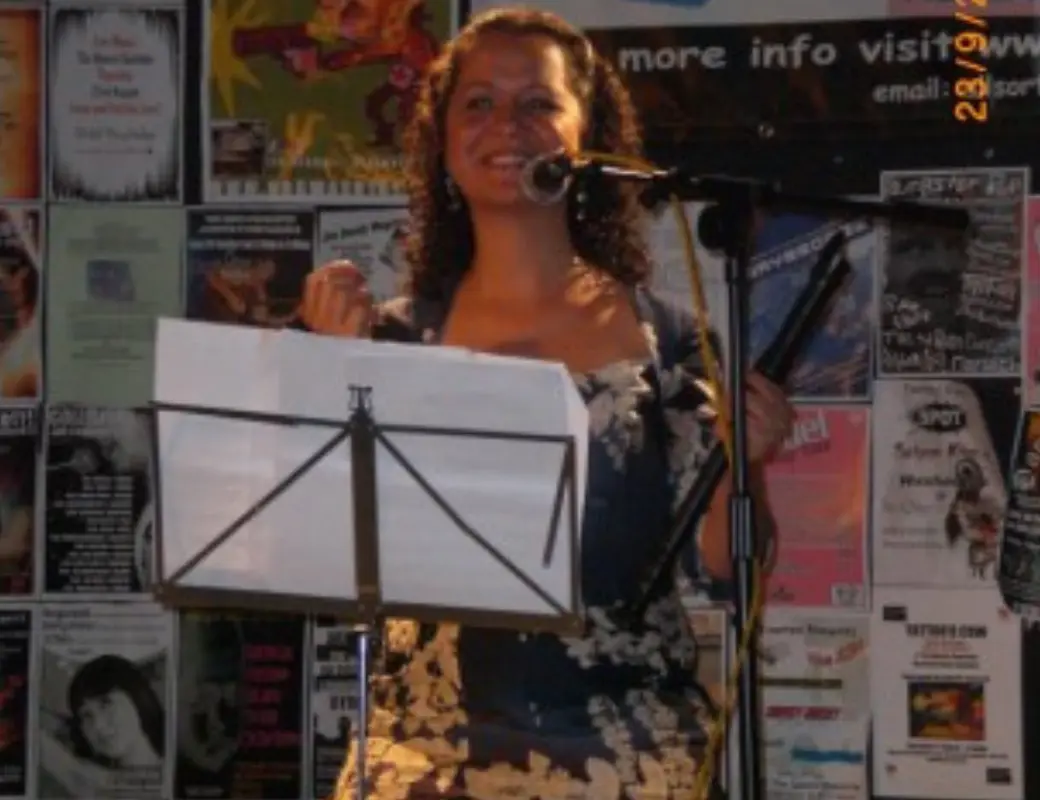 Lélia Salles Pub Queen Charlotte
